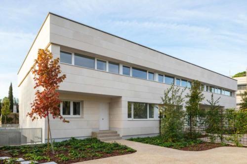 3 viviendas fachada calle