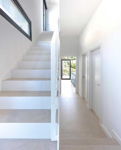 escalera a planta alta