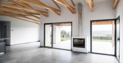 salón con chimenea